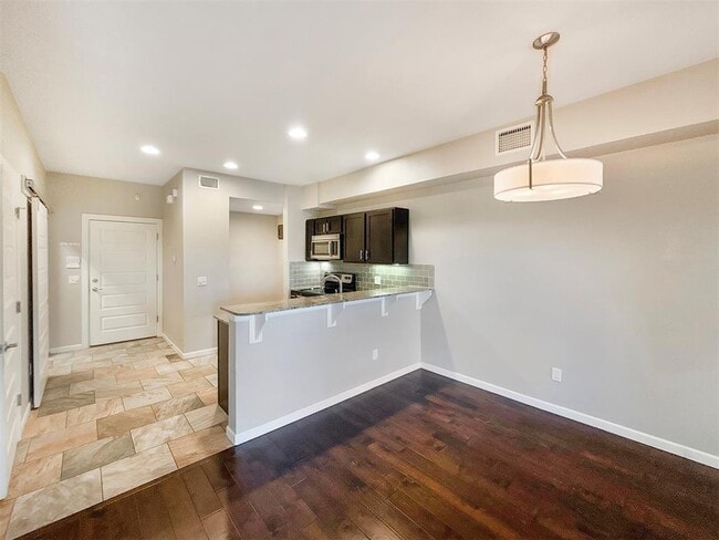 Building Photo - 2208 Kavanaugh Blvd