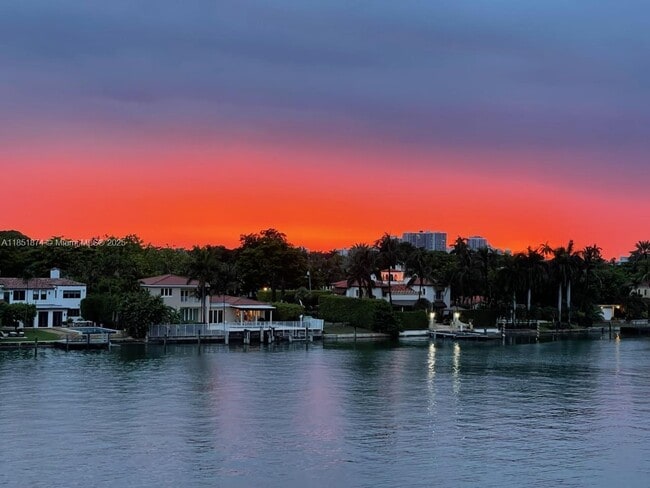 Primary Photo - 5838 Collins Ave