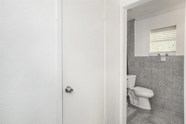 Building Photo - 16900 Wellborne Rd