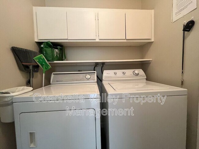 Building Photo - 643 N Vía Acapulco