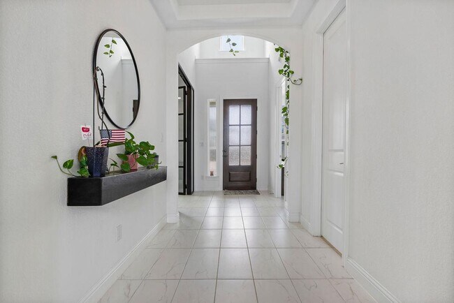 Building Photo - 920 Villa Rialto View