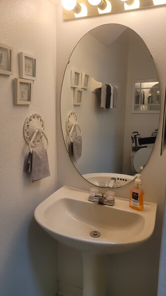 Private bathroom area - 106 Woodbury Pines Cir