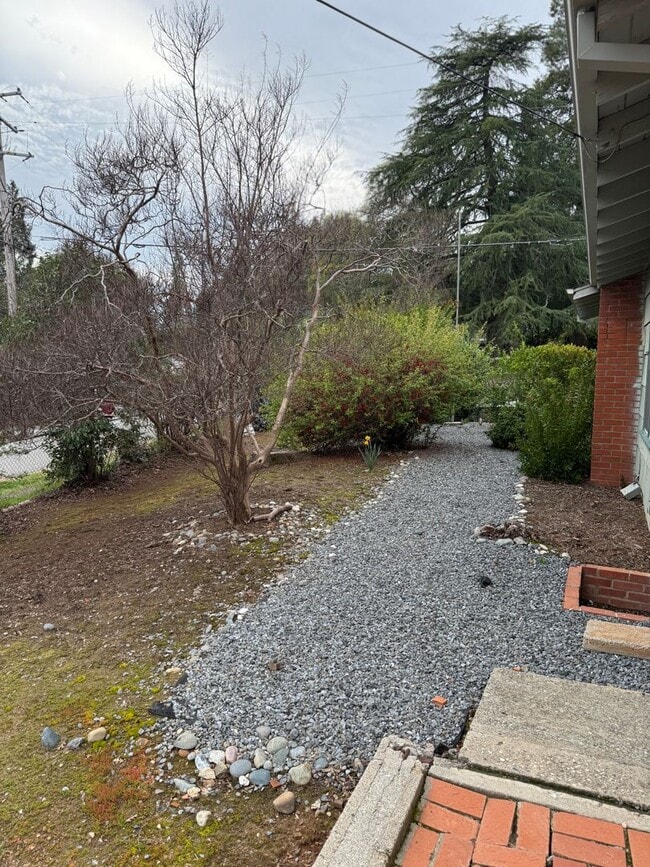 Building Photo - Charming 2-Bedroom Auburn Home with Beautiful Covered Patio!