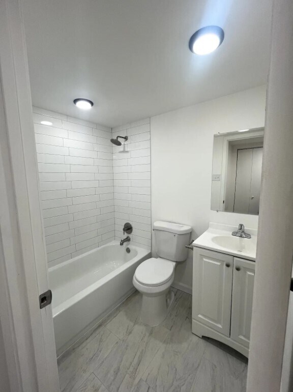 Building Photo - 4774 Kings Dr