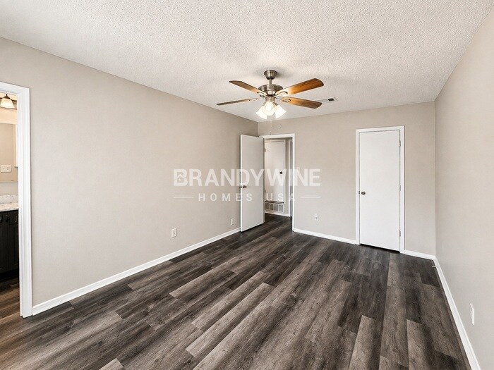 Building Photo - 8428 Raymond Ave