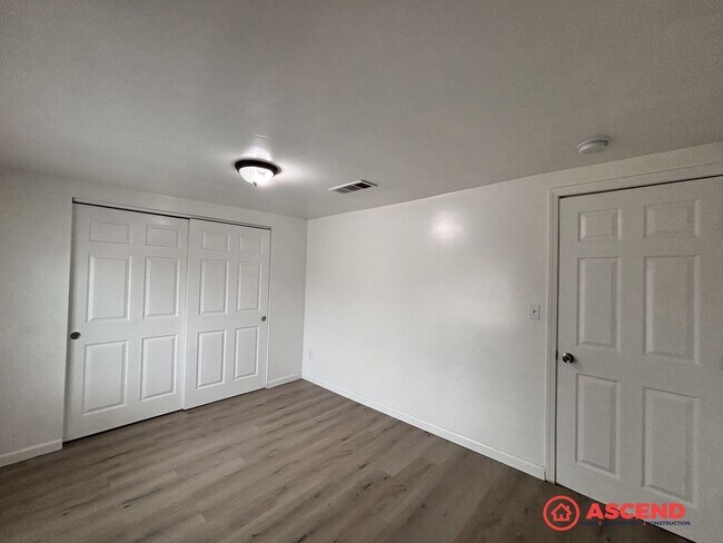 Building Photo - 201 E 1st St