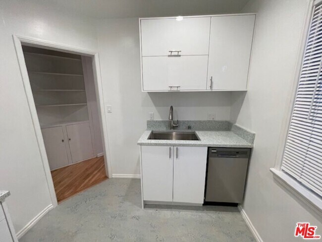 Building Photo - 45 Thornton Ave