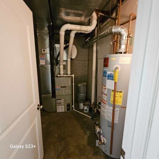 Building Photo - 3 Bd 2 Ba with Lake view!