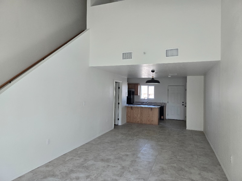 Building Photo - 833 S Avenue A
