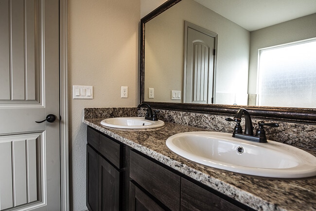 Building Photo - Stylish & Spacious Eastside Home with Stunning Modern Kitchen