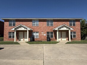 Building Photo - 2811 Cantabrian Dr