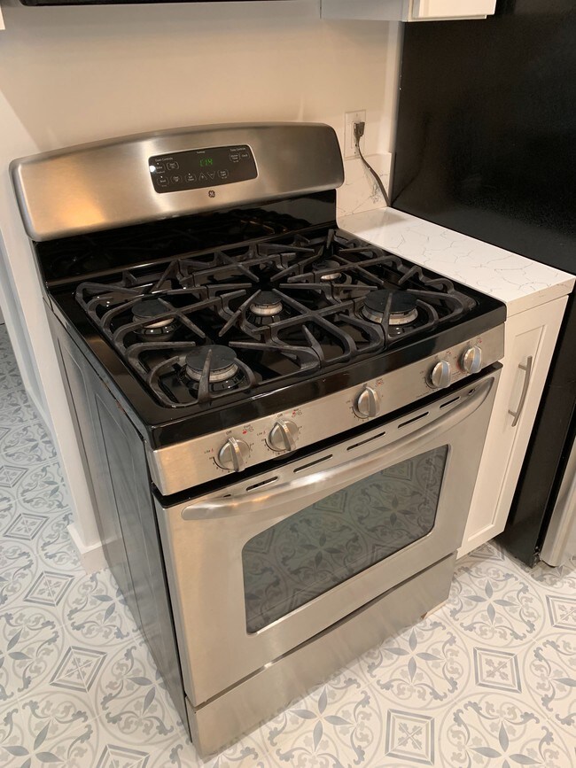 Stove - 42 Navy St