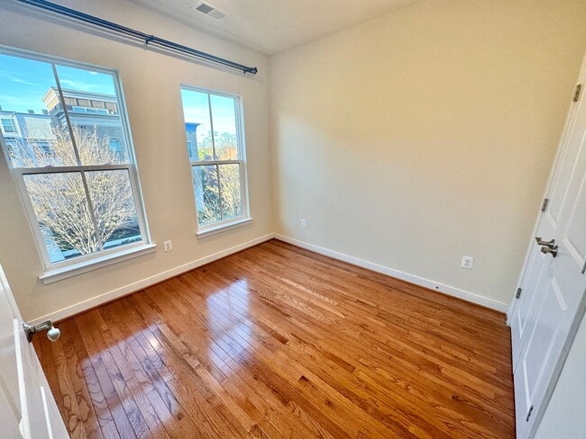 Building Photo - Amazing 3 BR/3.5 BA Townhome in Hyattsville!