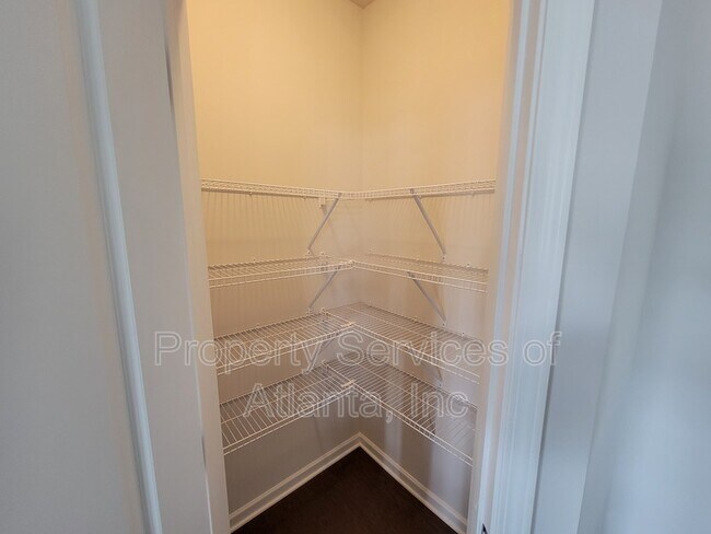 Building Photo - 833 Royal Red Ct