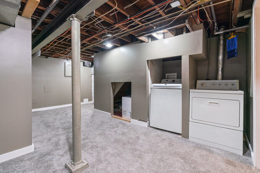 Building Photo - 6361 Waldron St