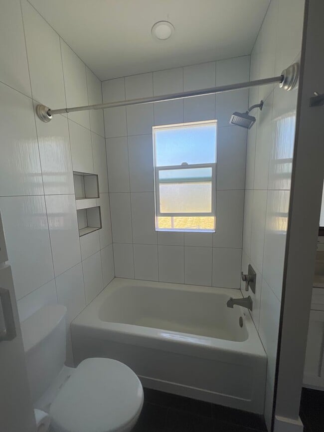 Building Photo - Charming Two bedroom Home