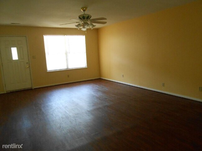 Building Photo - 2 br, 1.5 bath Townhome - 6638 Chasteen Ln