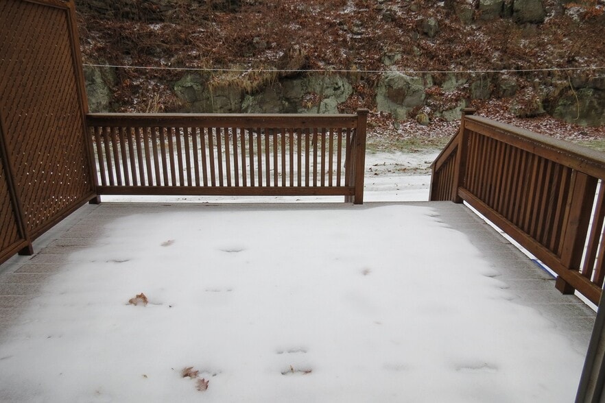 12x12 deck - 109 Glendale Rd