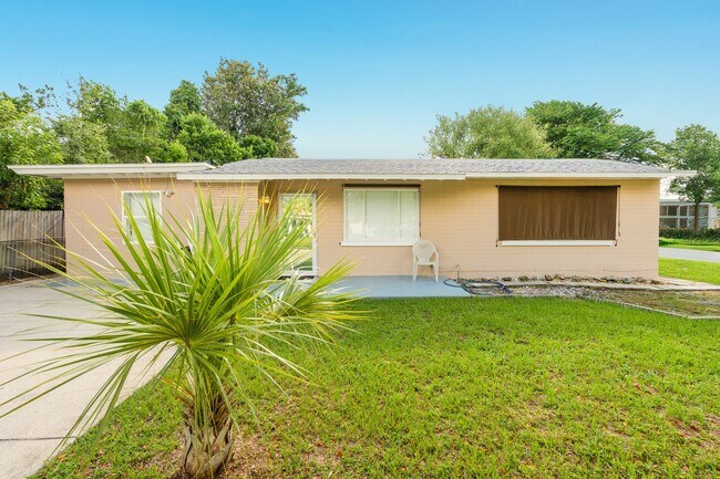 Building Photo - Charming 3 Bedroom Corner Lot Ormond Beach...