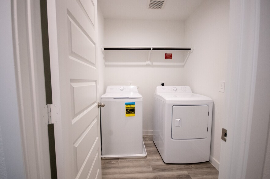 Building Photo - 10217 Berkeley Springs Trl