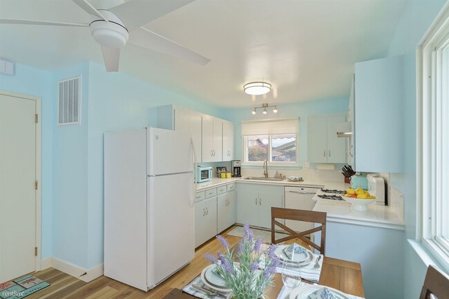 Building Photo - 3 br, 1.5 bath House - 3853 Ocean Spray