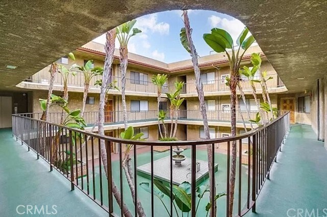 Building Photo - 2015 E Broadway