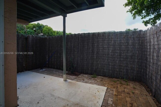 Building Photo - 1815 Fairview Villas Dr
