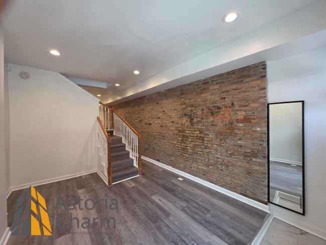 Building Photo - 3 Bedroom End Unit with Finished Basement and Fenced Yard on E 28th Street