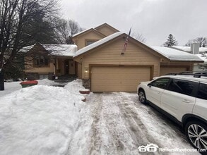 Building Photo - Unique 5BR/4BA 5 Level Home Available 11/4!