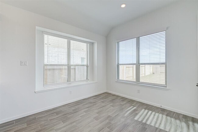 Building Photo - 2223 Rustboro Dr