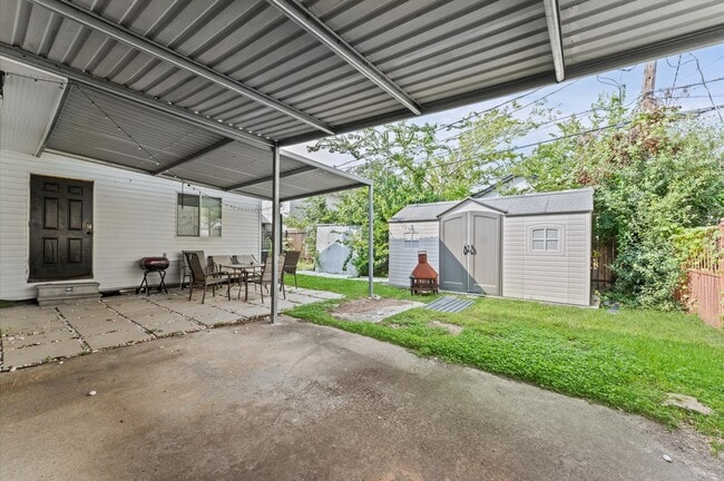 Building Photo - 5109 Lindsay St