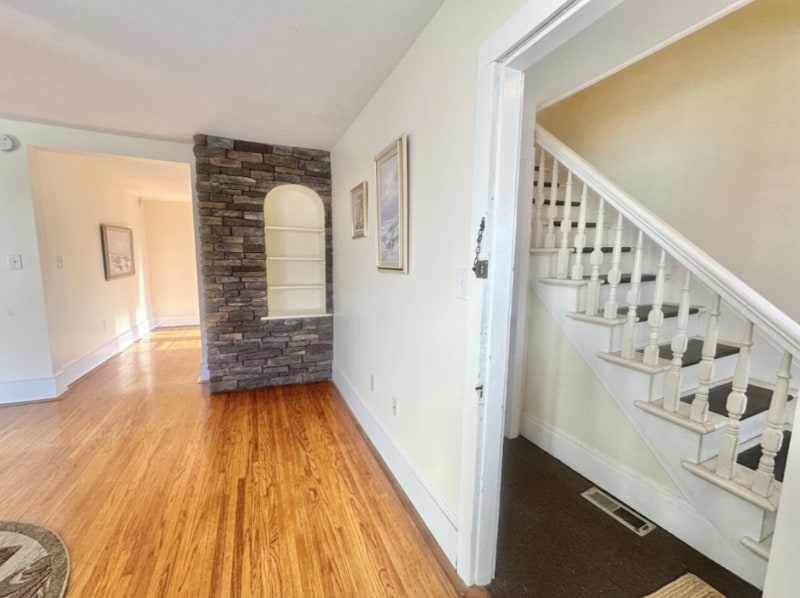 Building Photo - 986 Ash St