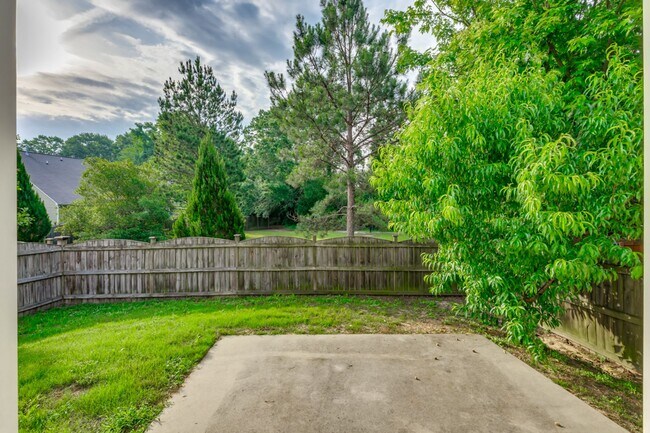 Building Photo - 223 Chestnut Oak Ln