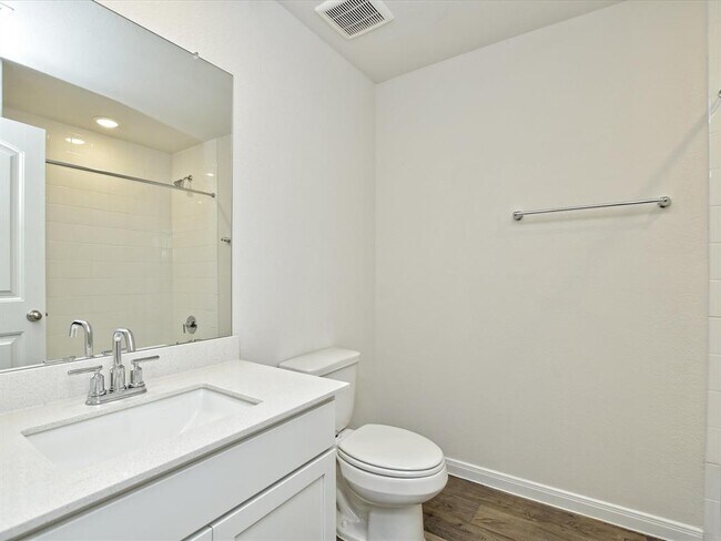 Building Photo - 1305 Camden Ln