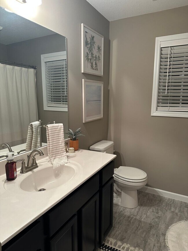 Building Photo - Maryville 37803 - 3 bedroom, 2.5 bath home - Contact Tanner Fee (865) 850-5103