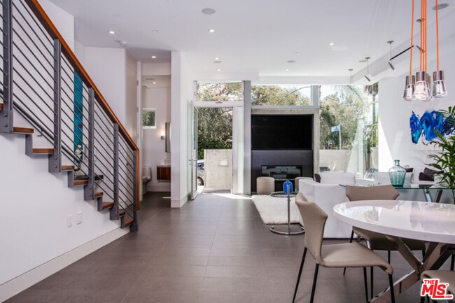 Building Photo - 1217 Cabrillo Ave