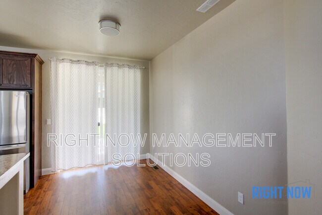 Building Photo - 4648 N Elisha Ave