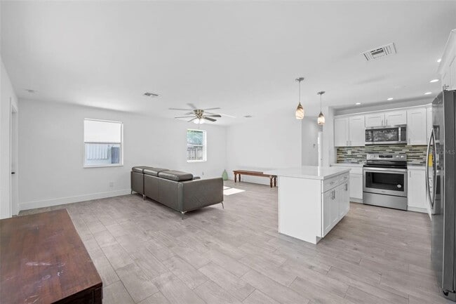 Building Photo - 5641 NE 8th Ave