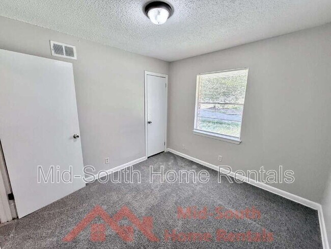 Building Photo - 3191 Parham St