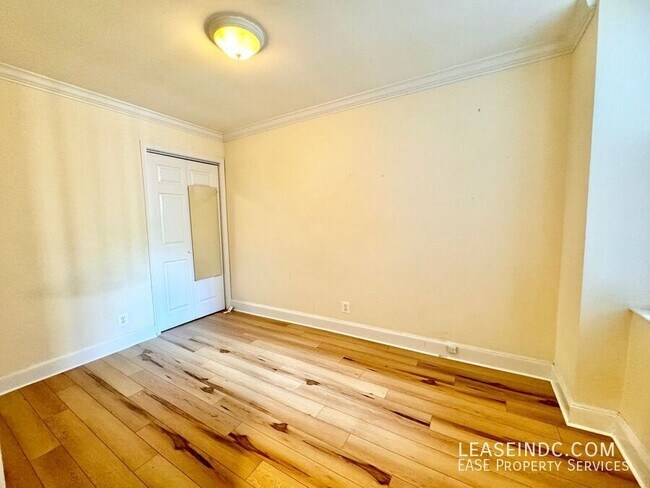Building Photo - 1316 New Hampshire Ave NW