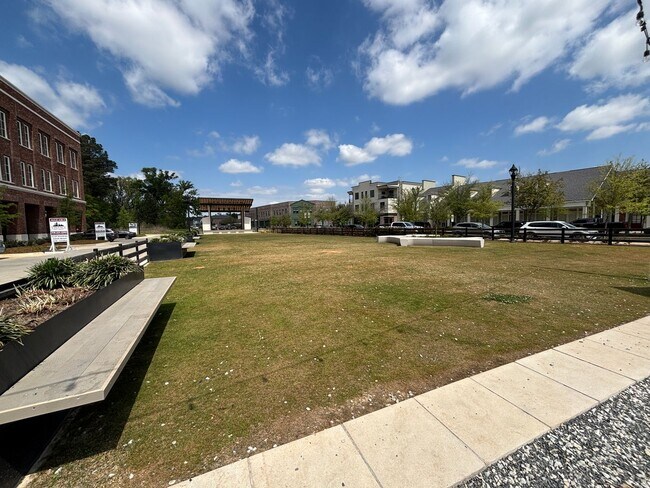 Building Photo - LUXURY LIVING IN THE PRESTIGIOUS PROVENANCE SUBDIVISION