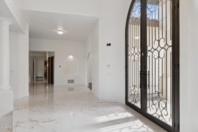 Building Photo - 8303 N 61st Pl