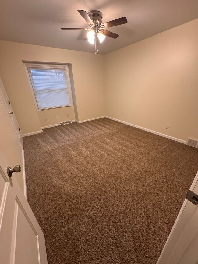 Building Photo - 4759 Logan Arms Dr