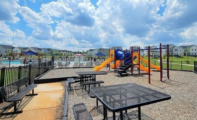 Building Photo - 1160 Topaz Cave Cir