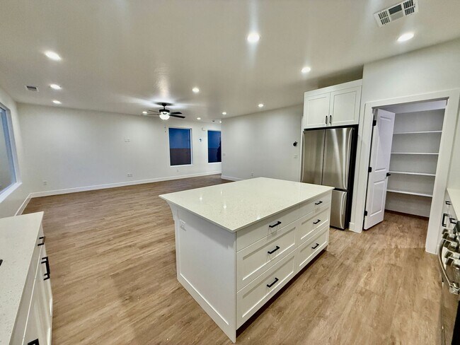 Building Photo - Three Bedroom Home in Desert Canyons