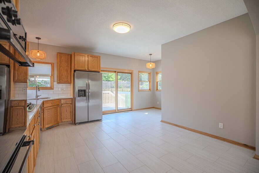 Building Photo - 15835 Hawthorn Dr