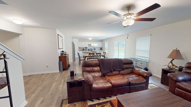 Building Photo - Pet Friendly 2023 Build in Convenient Location!