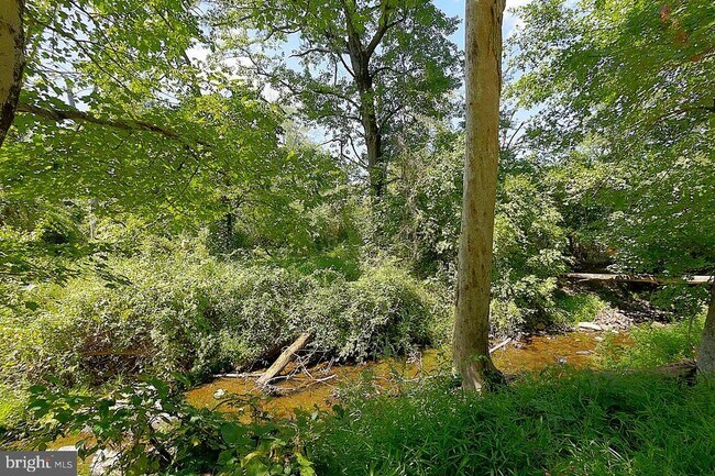 Building Photo - 269 Raymond Rd