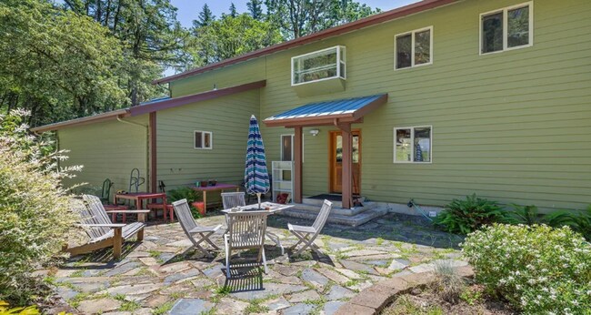 Building Photo - 25151 Pleasant View Dr