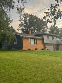 Building Photo - 320 Bowman Dr